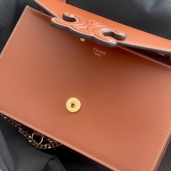 Auth. Celine Triomphe Wallet on Chain in Tan Shiny Calfskin - Picture 4 of 6